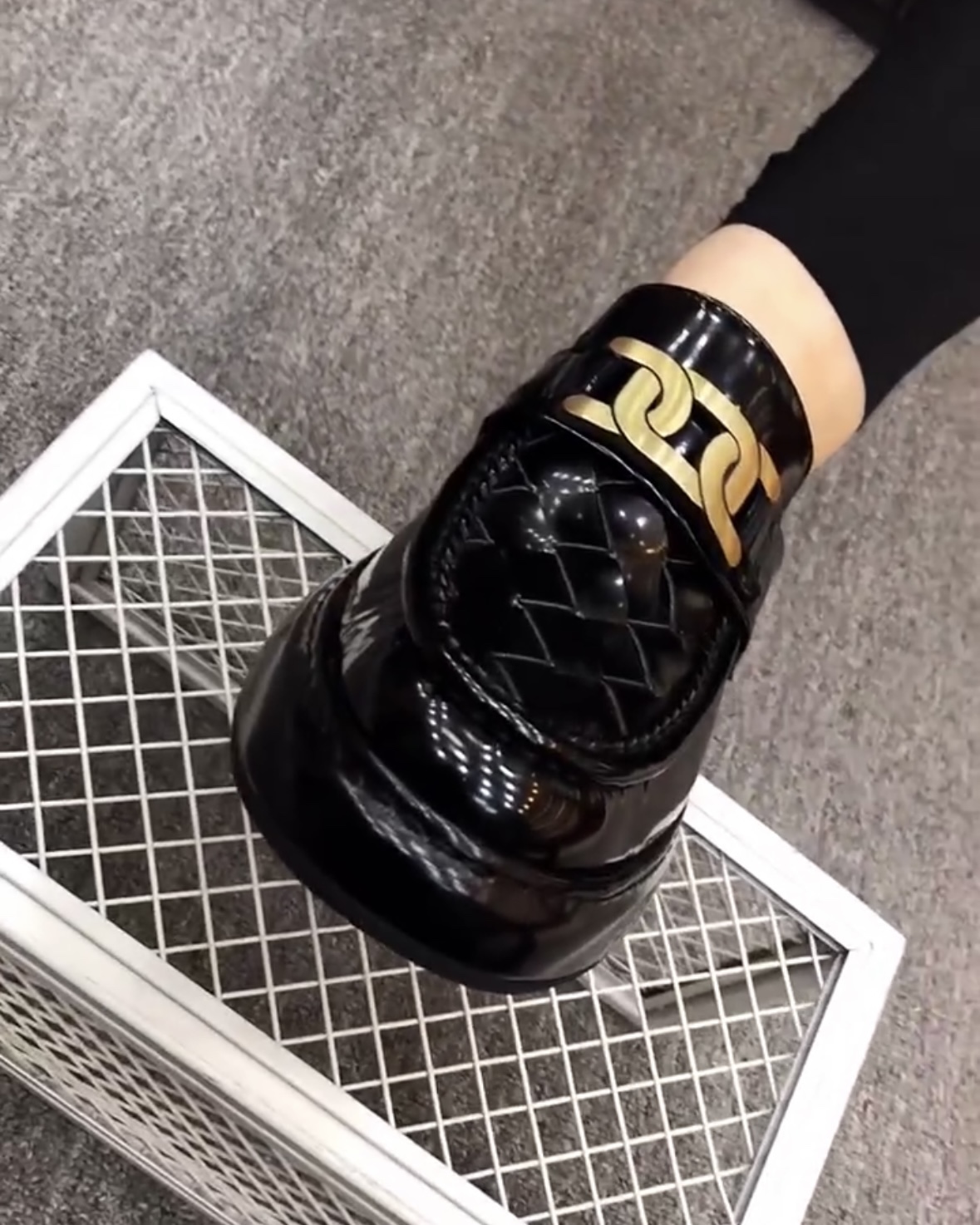 2023欧洲站男潮牌欧货男鞋休闲皮鞋商务鞋漆皮编织厚底乐福鞋男鞋