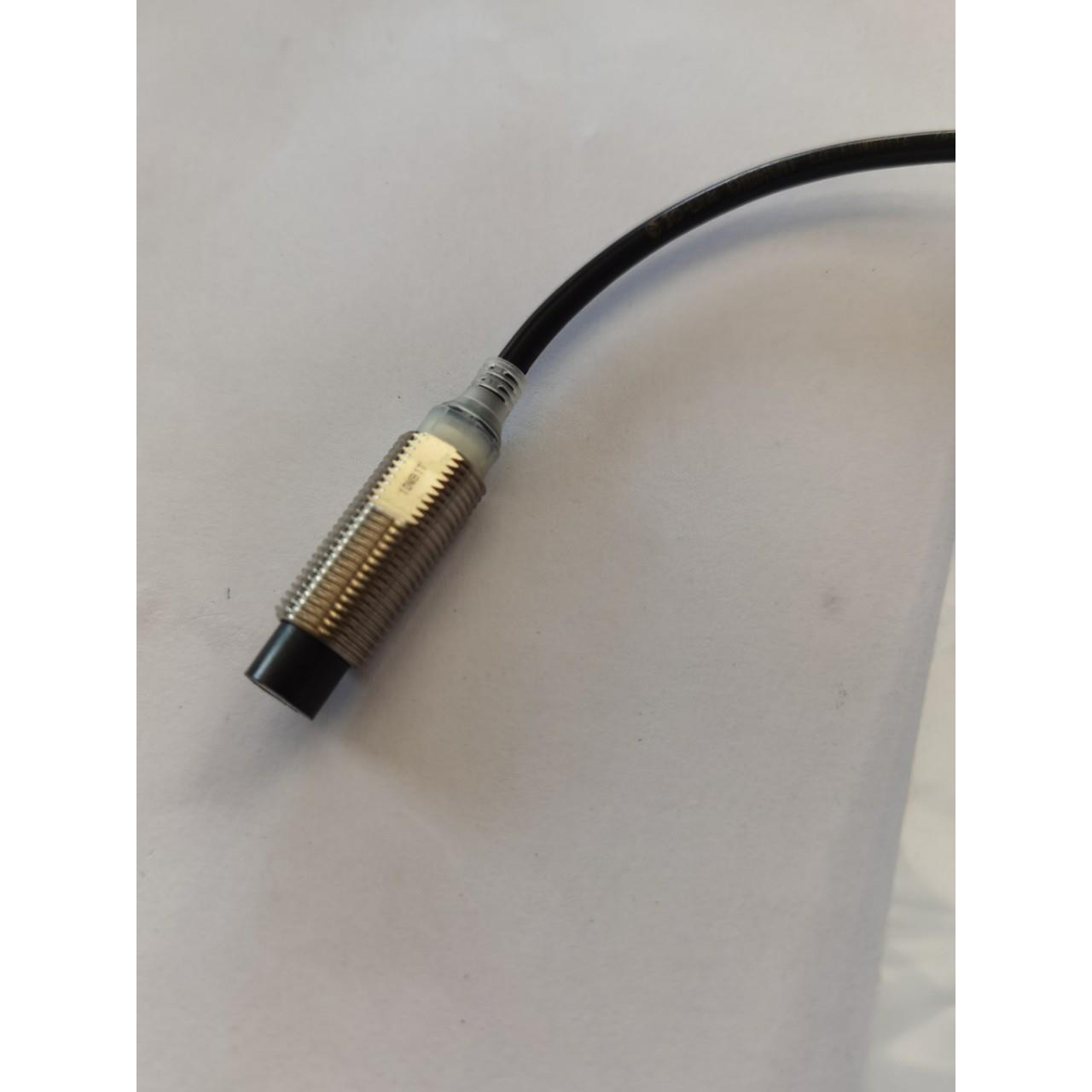 接近开关 E2E-X10MB1T12 长距离检测 限位开关