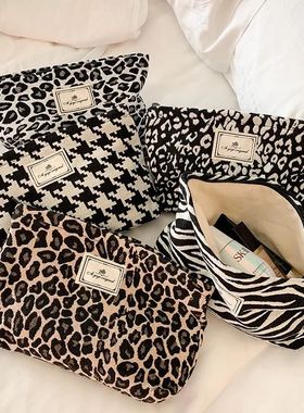 Classic Leopard Print Makeup Bag Zipper Pouch Large Capacity