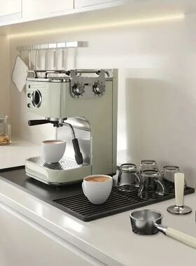 Silicone coffee MATS with raised edges, suitable for counter