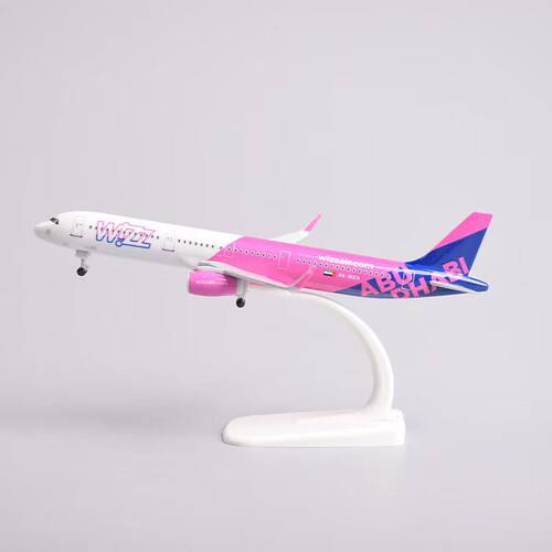 Wizz Air涂装A321飞机模型，粉色机身配蓝色尾翼，未拆封。带支架