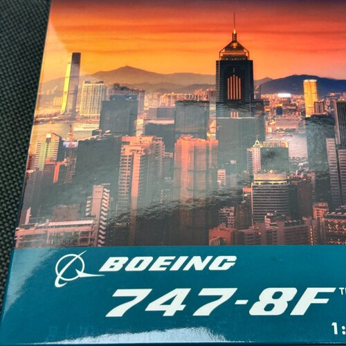 Phoenix 1:400 国泰航空 波音747-8F B-LJC 100th波音彩绘。拍前