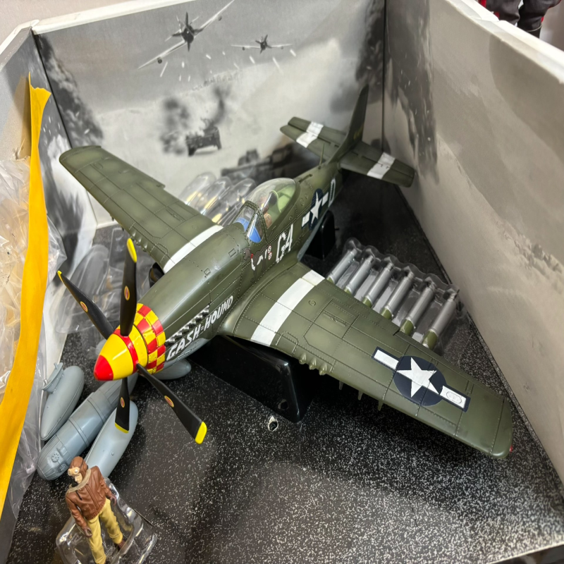 FoV 1/32 P-51D野马战斗机重涂。 成色:轻微使用痕迹;比例:1/32;
