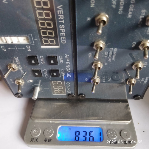 波音模型参考真机与MSFS2020中PMDG737的尺寸与外观，细节到位，
