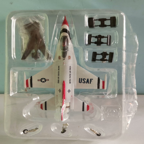 F-toys 1/144 f-16C雷鸟飞行队涂装表演机第一弹，经典飞行表演