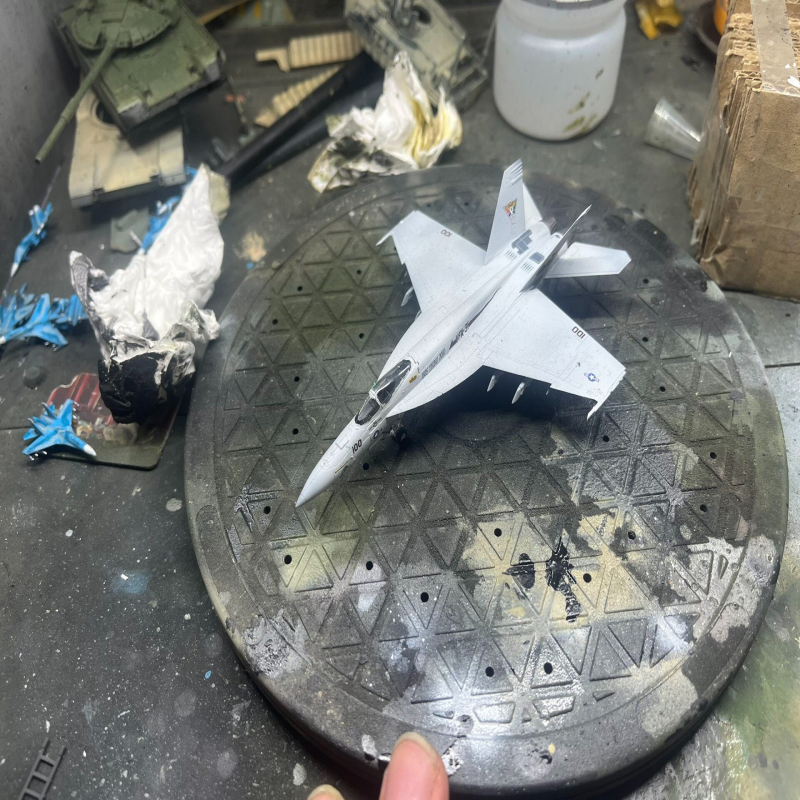 1/144利华F-18E 成色:全新;材质:塑料