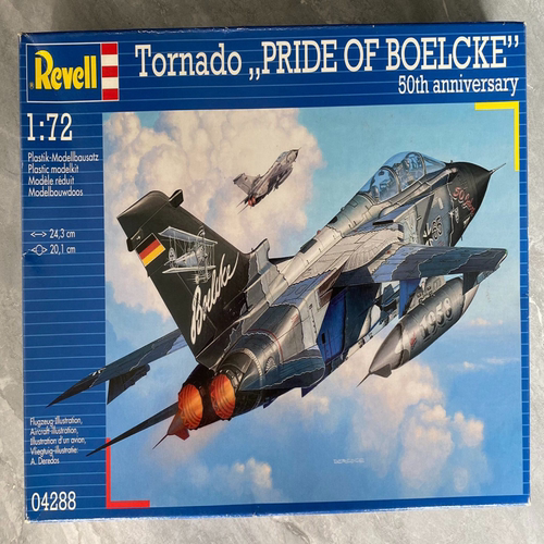 Revell 1/72 04288 狂风 拼装模型外盒一般，内袋未拆，水贴大张