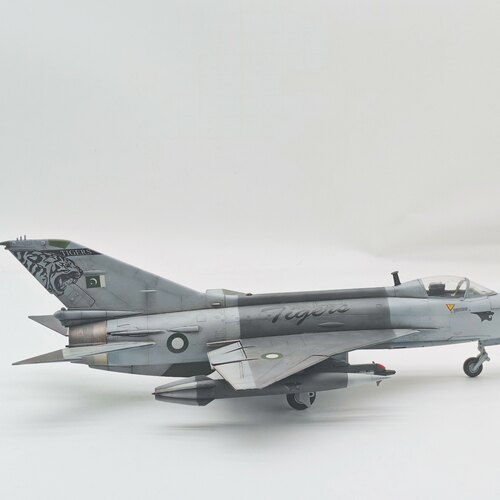 1/48号手歼7pg ，巴基斯坦涂装，虎啸涂装。定制水帖，非常昂贵，