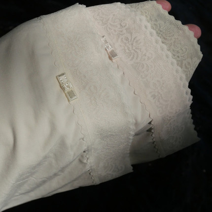 2025.10.7 100支莫代尔女内裤中高腰细腻蕾丝亲肤舒适高弹包臀软