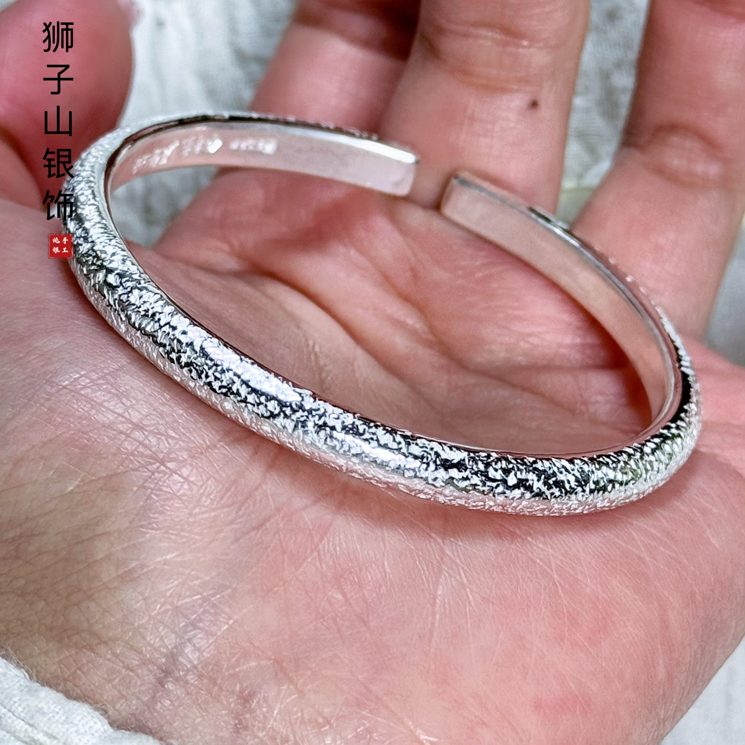 纯银手工锤纹简约小众手镯