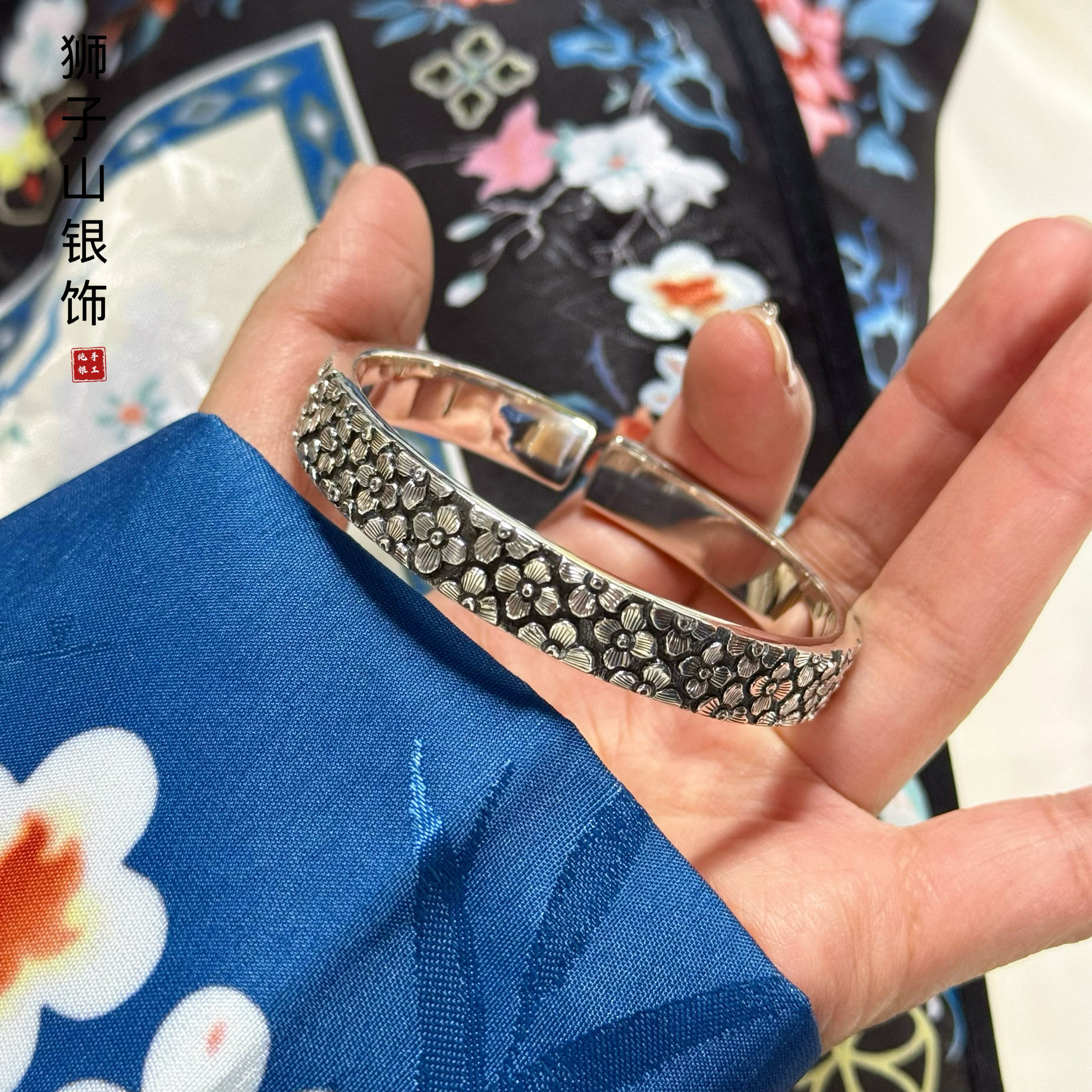 梅花复古做旧满錾足银手镯