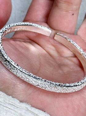 三角锤纹四方足银999银手镯