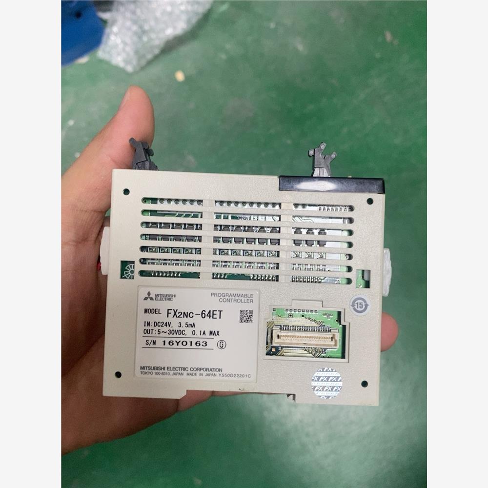议价三菱FX2NC-64ET模块，原装拆机，成色新颖。100块一