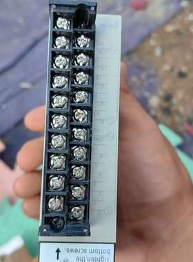 {议价}PLC欧姆龙cs1w-oc211，正品，未使用，橙色