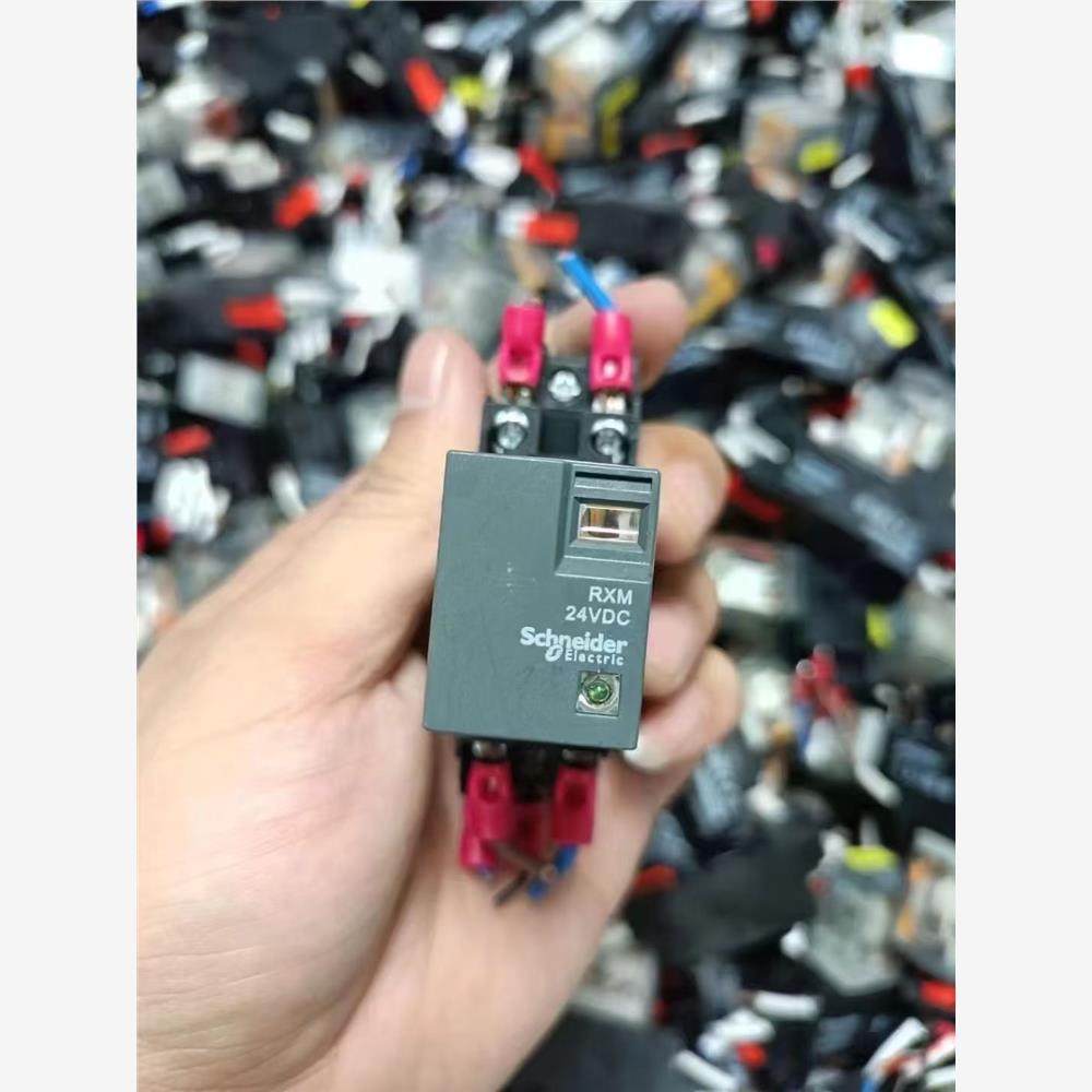 议价施耐德继电器 RXZE1M2C。9块一个，10个起包邮。功能