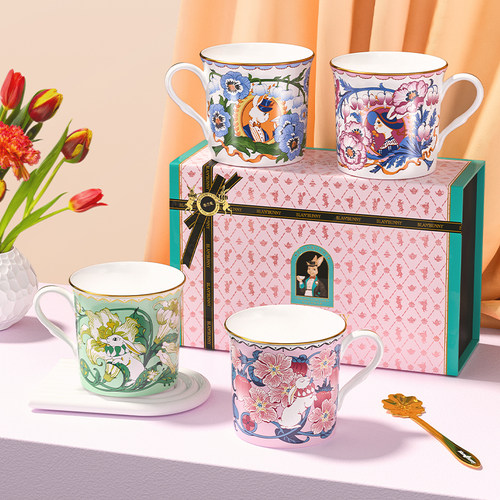 布兰兔情侣对杯礼盒原创插画