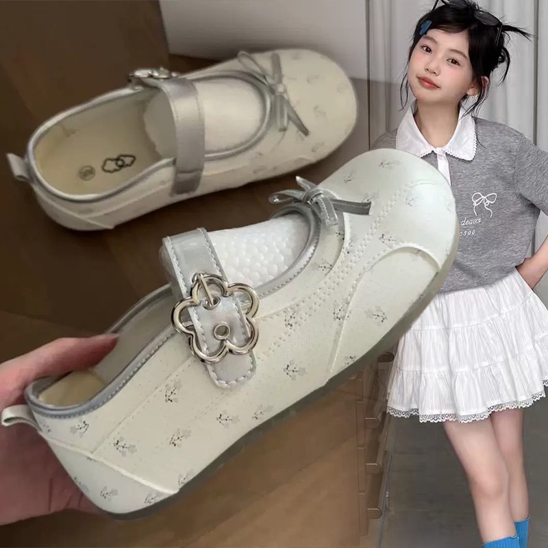 时尚2026春季新款女童小众甜美设计平底鞋女孩日常百搭洋气单鞋女