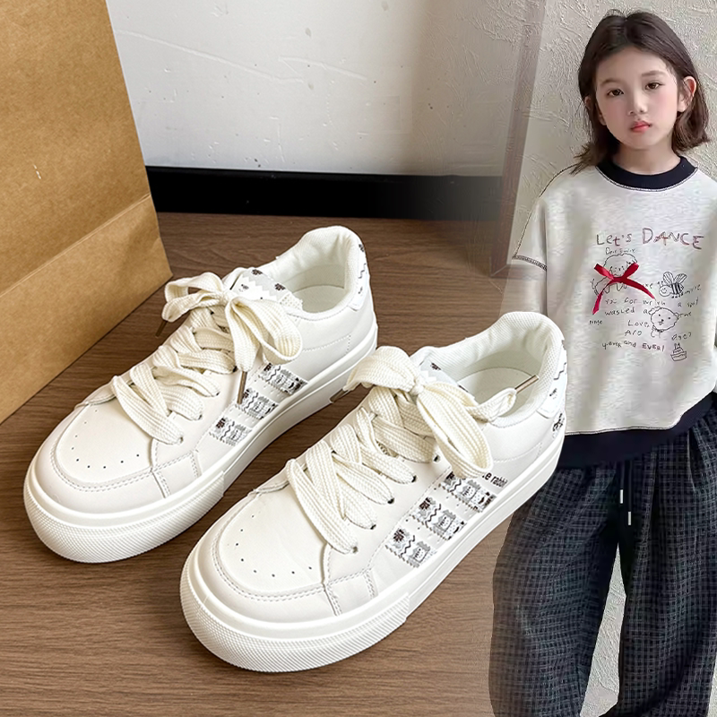 2026春季新款小众个性设计软底学生板鞋女童日常百搭洋气休闲鞋女