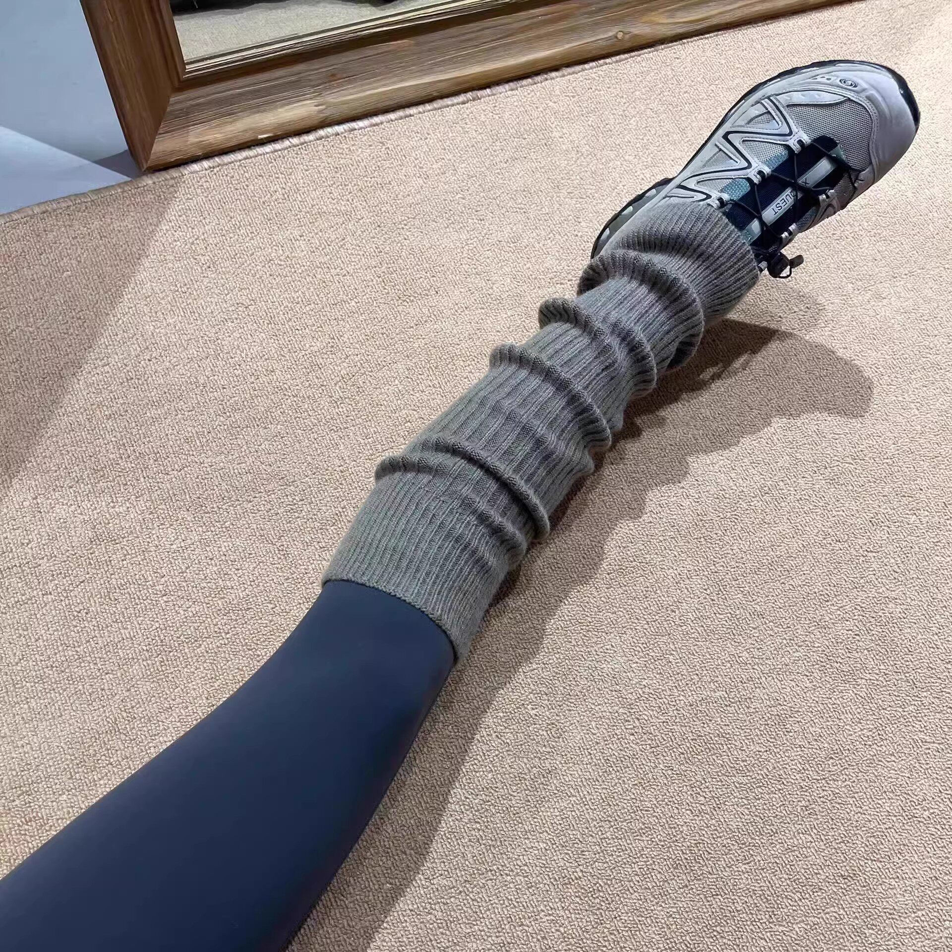 谁懂Leggings+袜套杀伤力！微喇袜套修饰腿型~既保暖又时尚！绝啦 - 实物图