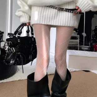 闺闺们找到过年约会穿的丝袜了!闪闪银线尊嘟好美丫~菱格丝袜~