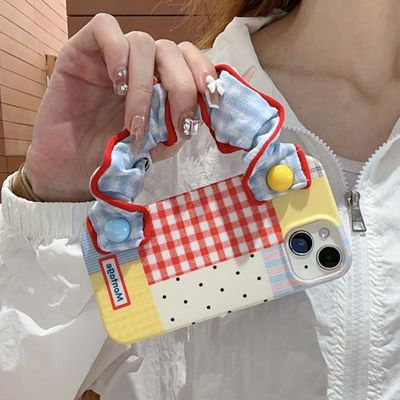 拼接格纹英文腕带适用苹果17promax手机壳华为pura80新款荣耀400创意opporeno14女vivos30高级感小米15ins风