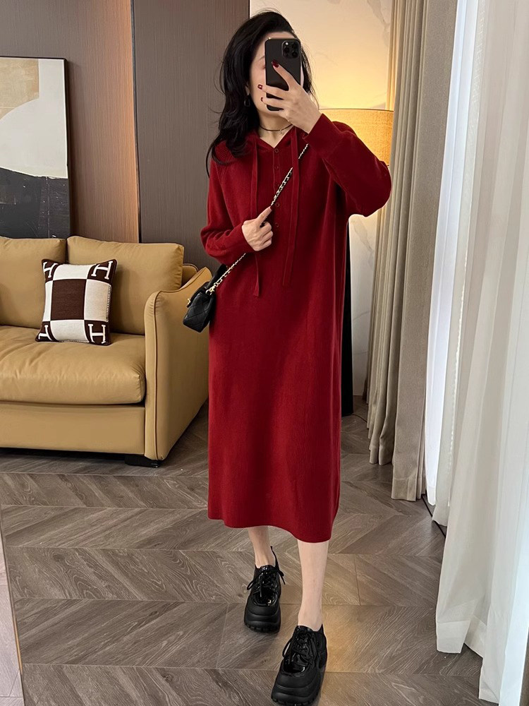 红色针织连衣裙女装秋冬季2025新款法式气质高级感时尚毛衣长裙子