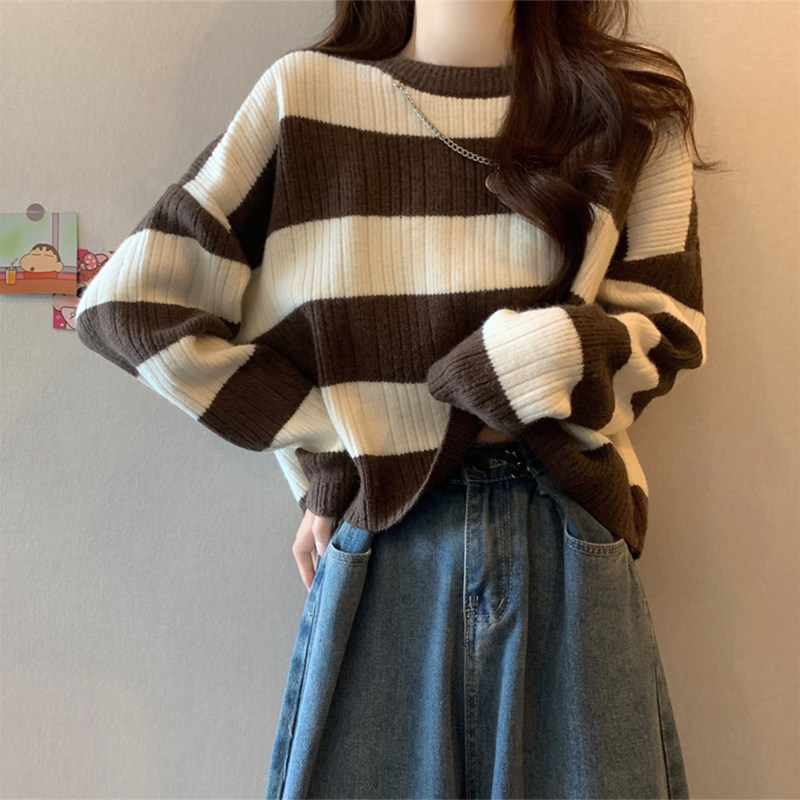 咖色条纹针织打底衫女秋冬季2026新款韩版宽松正肩短款毛衣上衣女