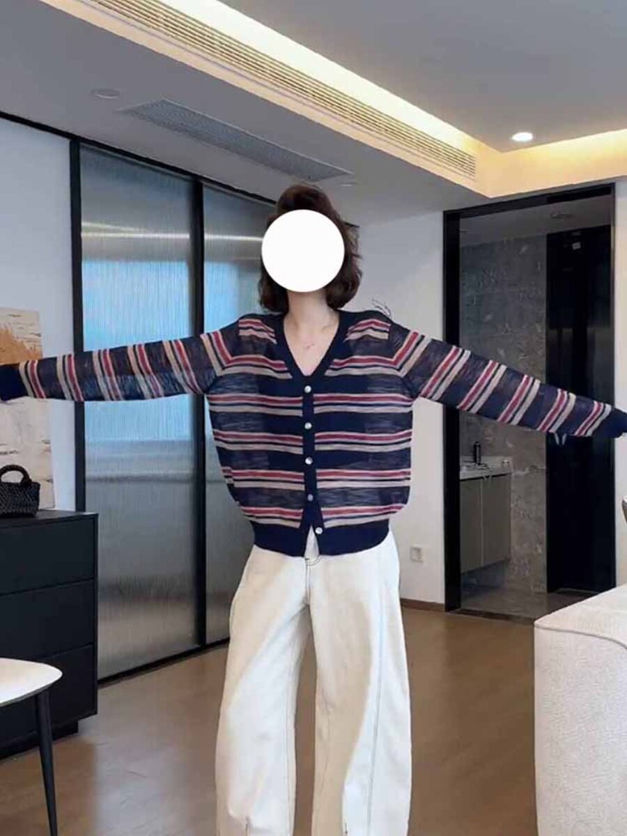 针织衫女春秋薄款2025新款时尚大码镂空遮肉宽松V领长袖条纹上衣