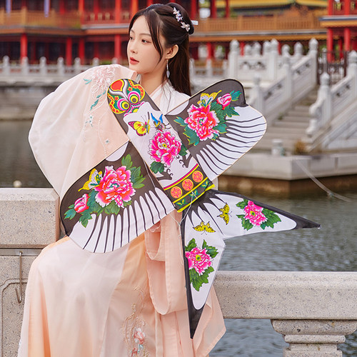 传统手工艺竹子彩色烫金风筝