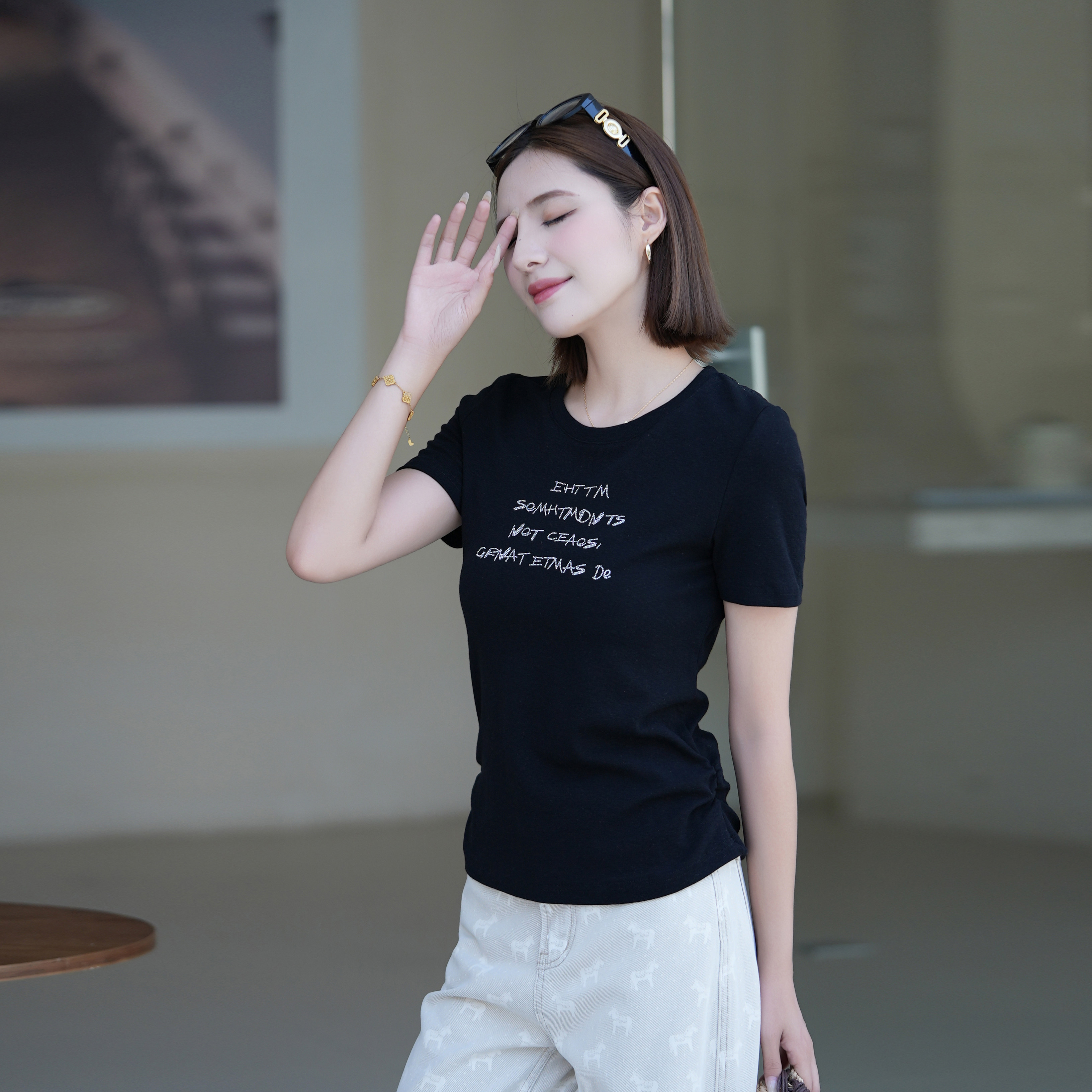高级感烫钻镂空短袖圆领t恤女夏图片