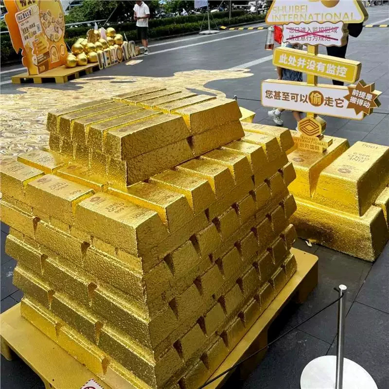 仿真金砖雕塑摆件户外广场商场门店仿真金条堆叠美陈活动引流装饰