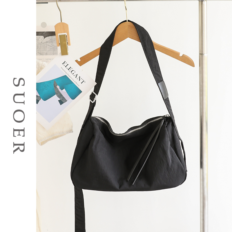 休闲百搭轻便尼龙帆布单肩斜挎包