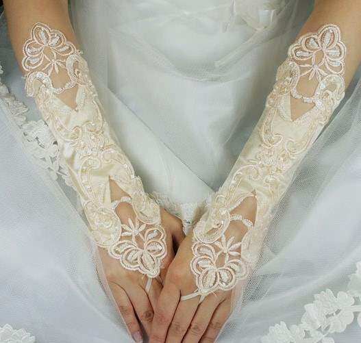 婚纱手袖新娘婚纱蕾丝伴娘无指缎面手套香槟色手套结婚配饰长款。在类目 服饰配件/皮带/帽子/围巾, 手套中 - 来自Buy2taobao.com提供专业的淘宝代购服务