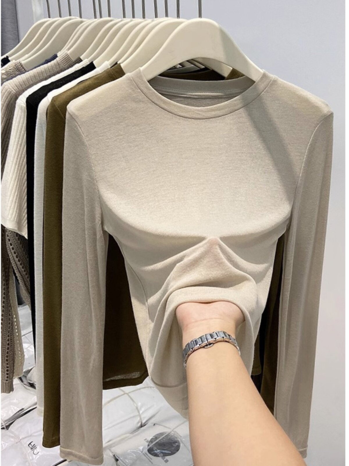 春秋季女士长袖圆领衬衫，薄软蜡面膜t恤，时尚纯色显瘦上衣