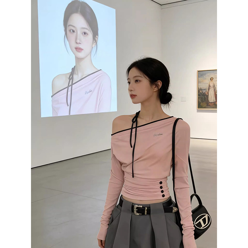 辣妹斜肩短款粉色长袖t恤女2026春季修身收腰显瘦打底衫露肩上衣