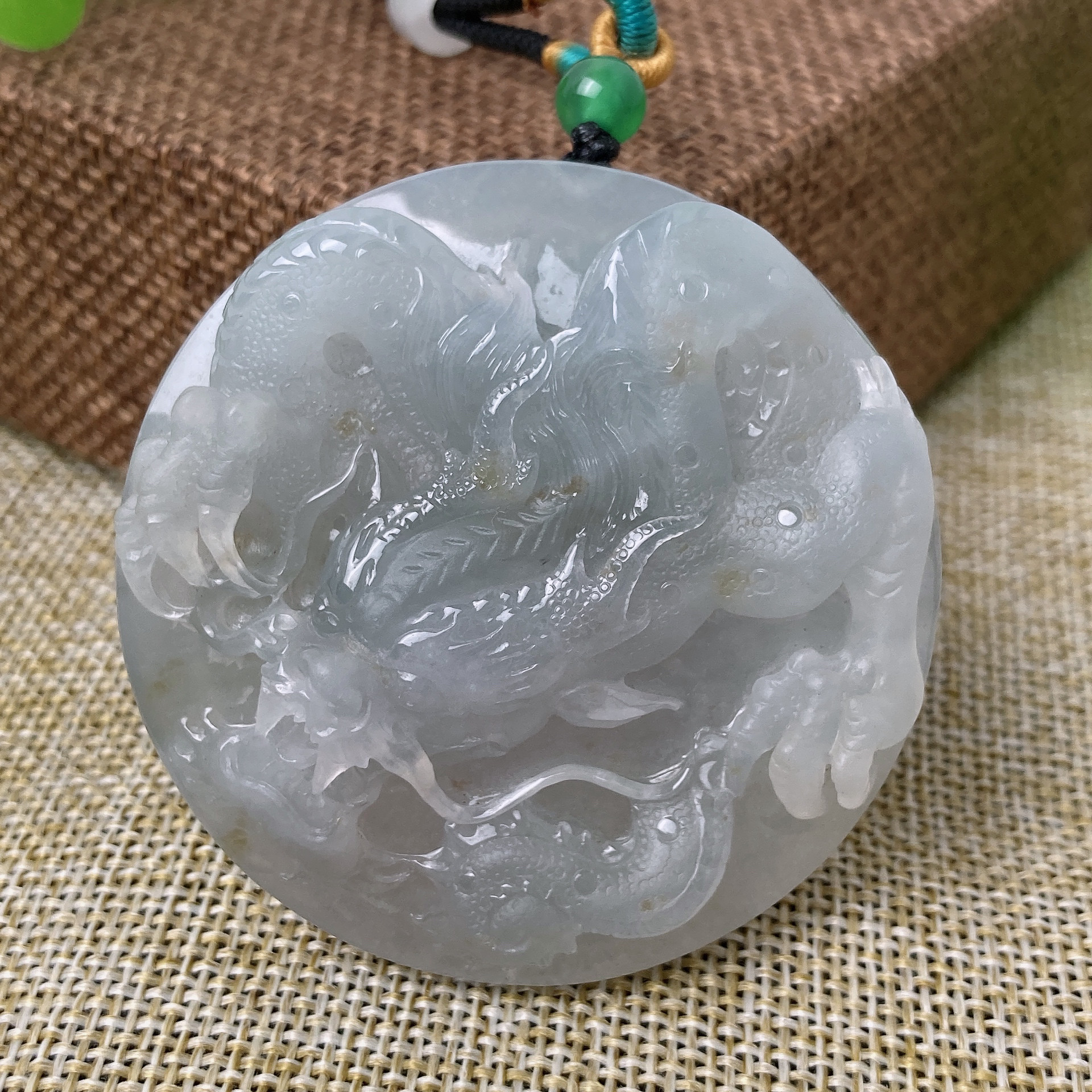 缅甸A货翡翠冰润飘花龙牌吊坠