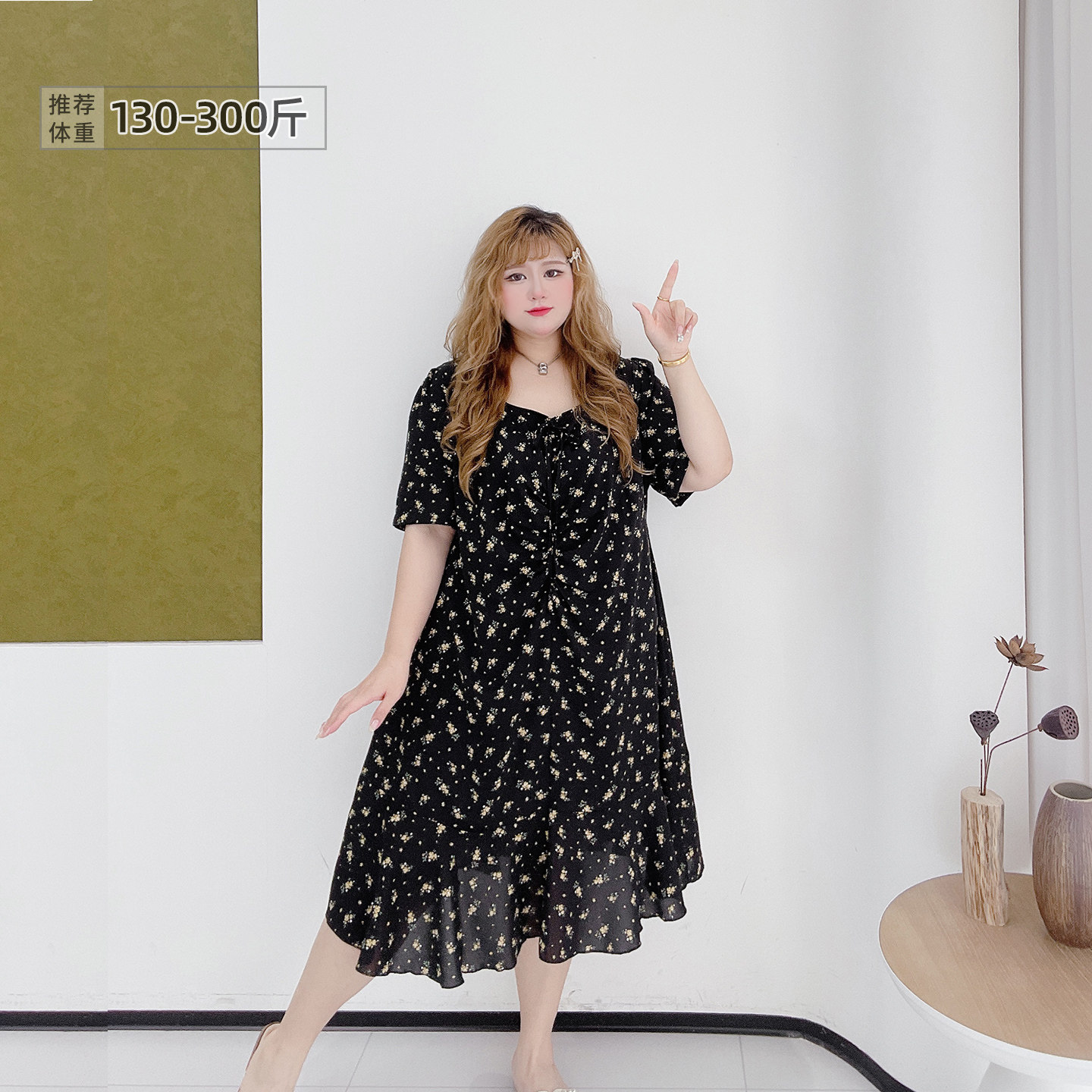 法式复古茶歇风碎花300斤胖莹大码女装系带垂感高收腰轻薄连衣裙