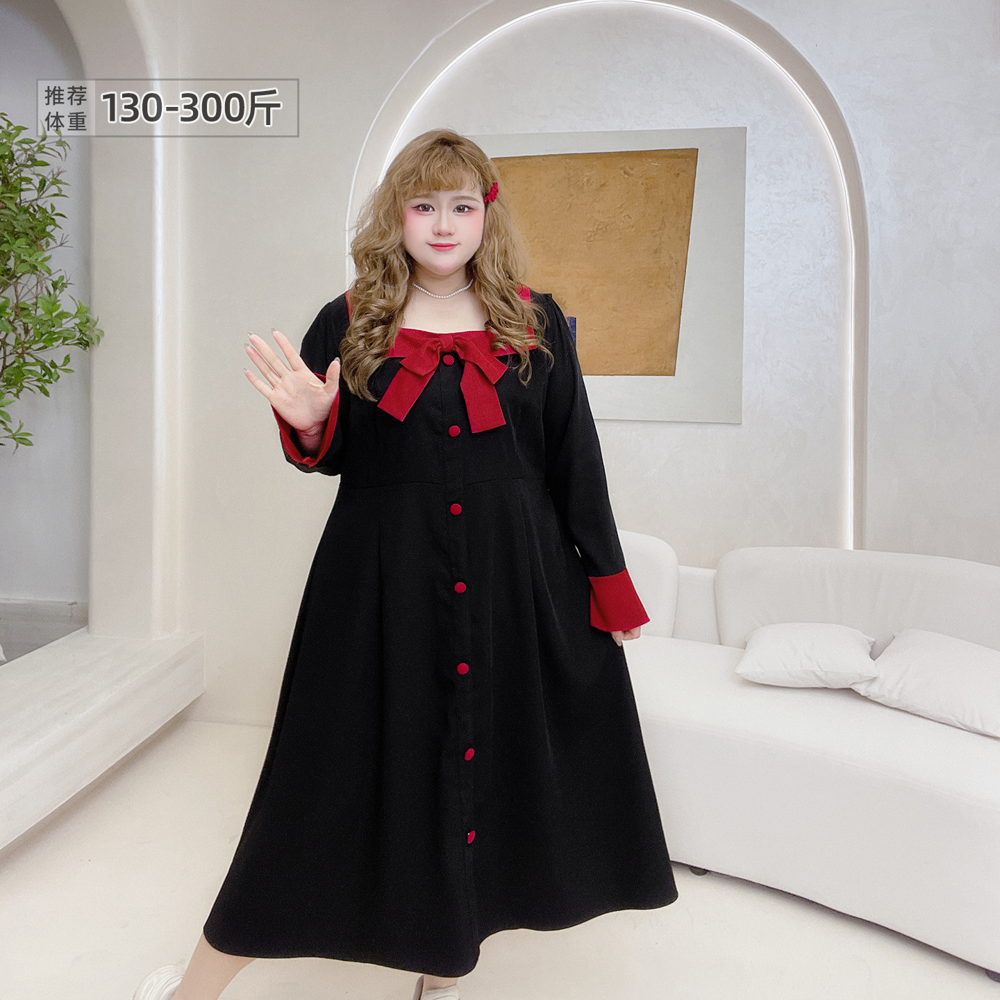 2026秋款胖莹大码女装300斤撞色娃娃领高级感帝政风蝴蝶结连衣裙