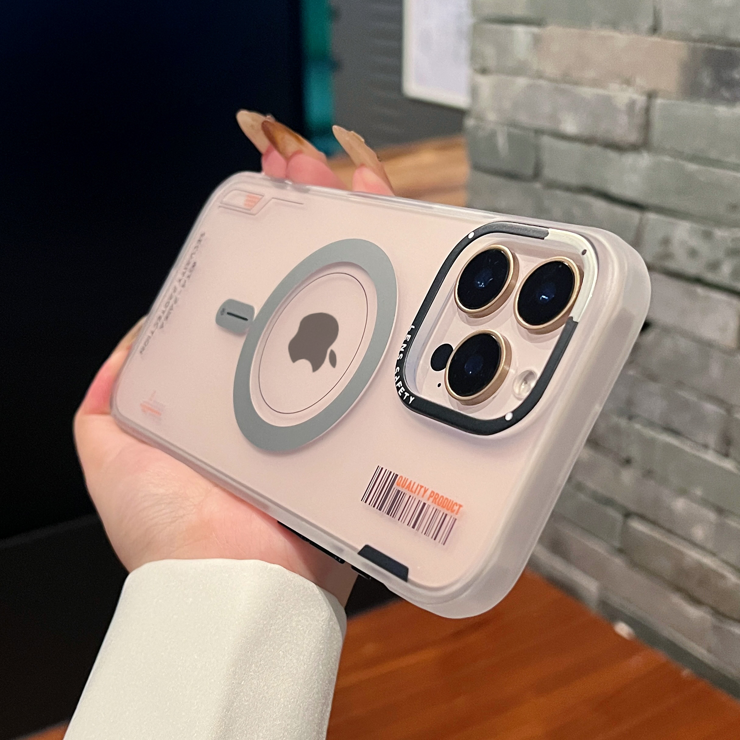 苹果16磨砂防滑磁吸壳