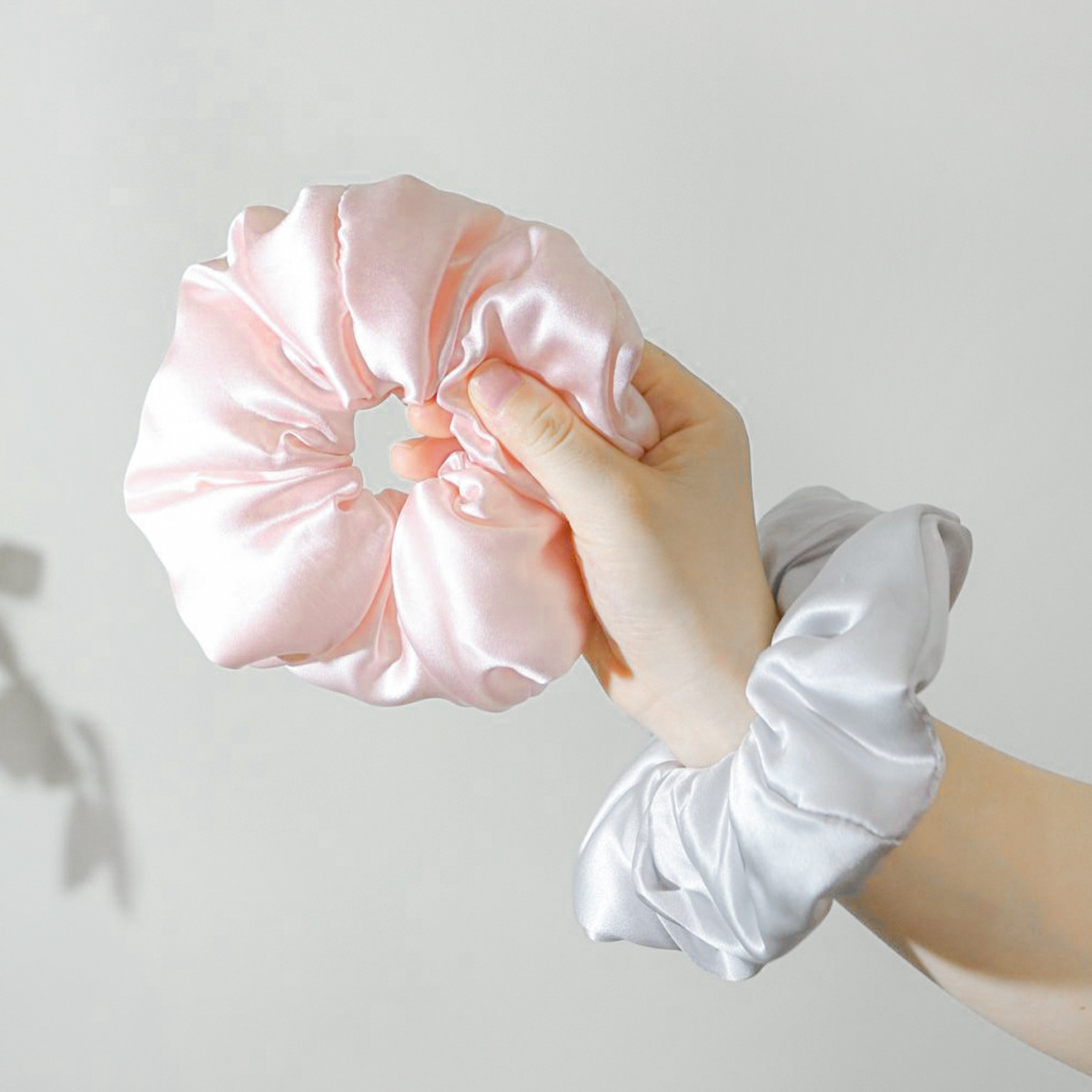 注意这是超大填充款睡觉戴~19姆米真丝泡芙大肠发圈7cm宽蚕丝养发