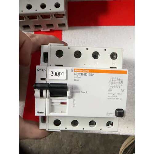 议价4P40A电磁漏电断路器ID40A开关