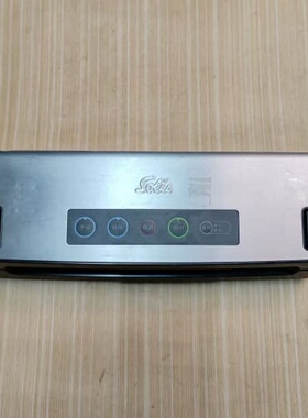 议价Solis索利斯真空机574，黑色机身，外观有使用痕迹。机器