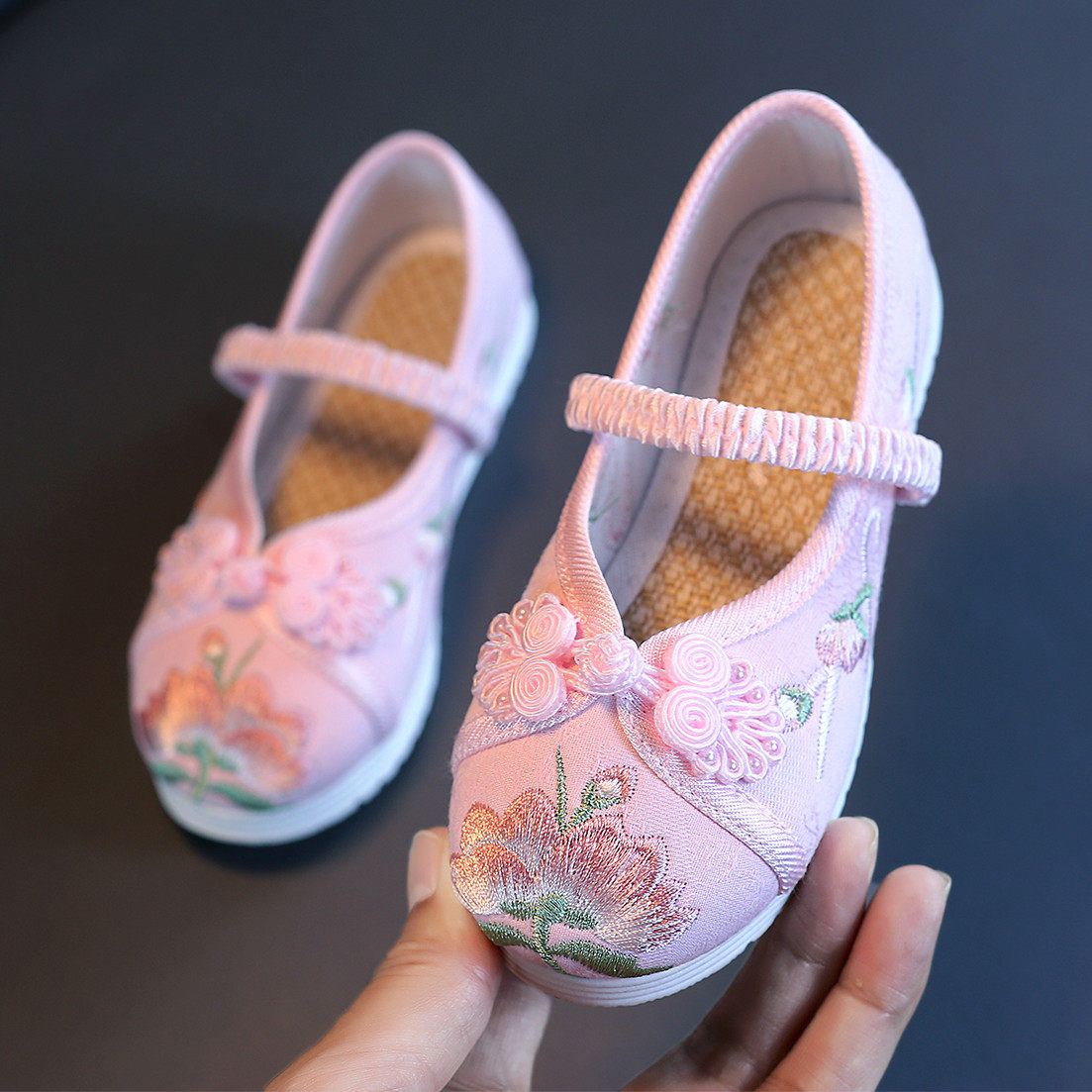 老北京儿童绣花鞋中国风传统布鞋民族风童鞋汉服鞋子女童马面裙鞋,童鞋/婴儿鞋/亲子鞋,儿童汉服鞋,淘宝优惠券,粉丝福利购,淘宝优惠卷