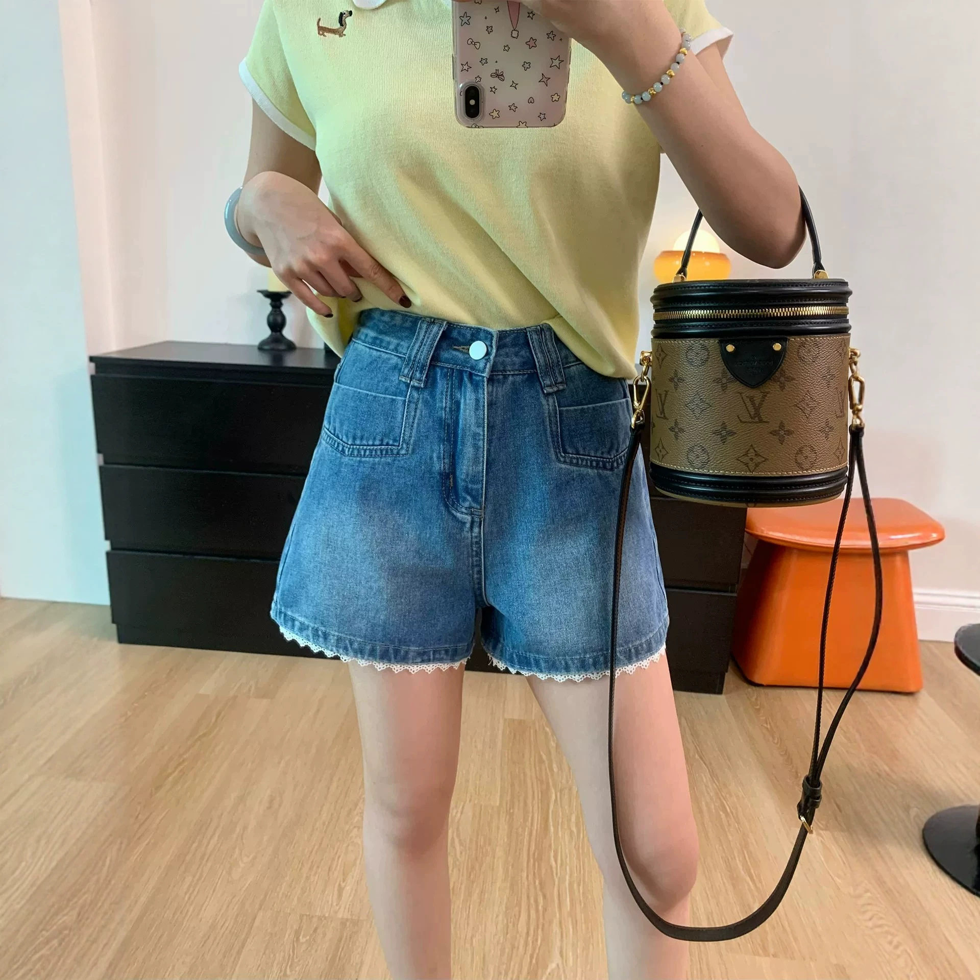 韩版小众高腰修身蕾丝花边直筒牛仔短裤女夏季新款宽松阔腿热裤子