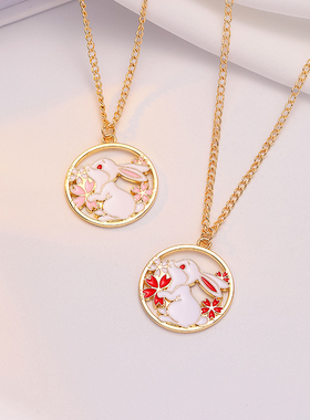 月兔赏花镂空项链合金吊坠十字链