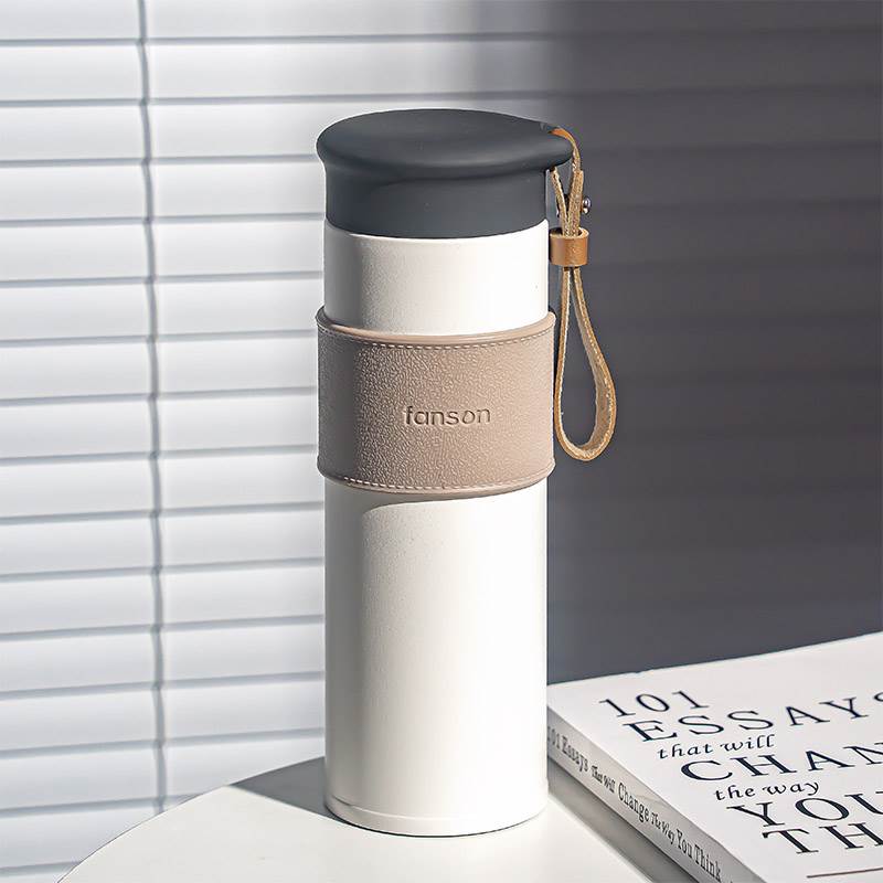 High aesthetic value car mounted water cup with insulatedcup