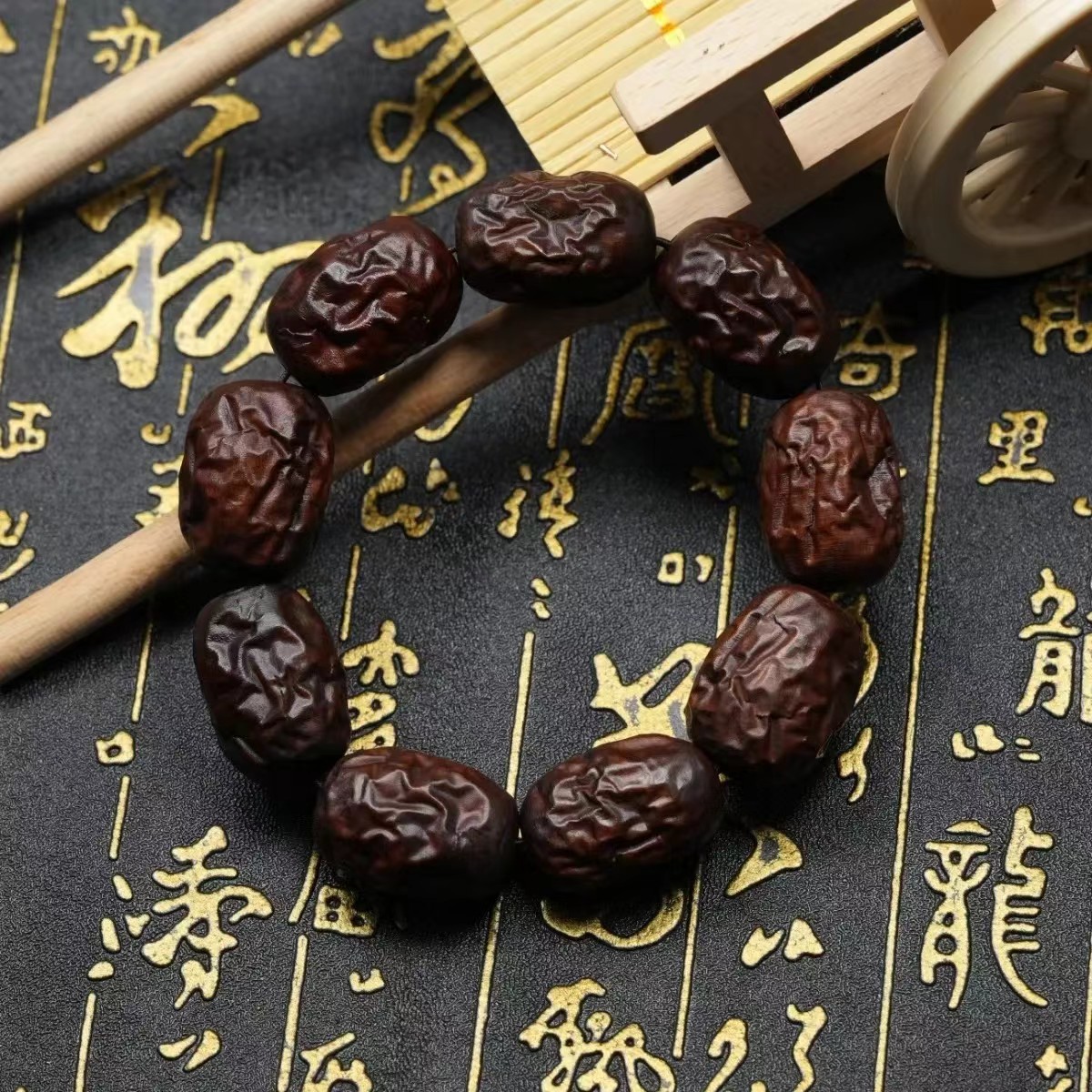 天然雷击枣木文玩手把件枣子枣型男女随身配饰手把雕刻念珠盘完