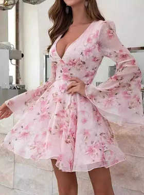 花卉喇叭袖深V收腰连衣裙 Flower Flare Sleeves Deep V Dress