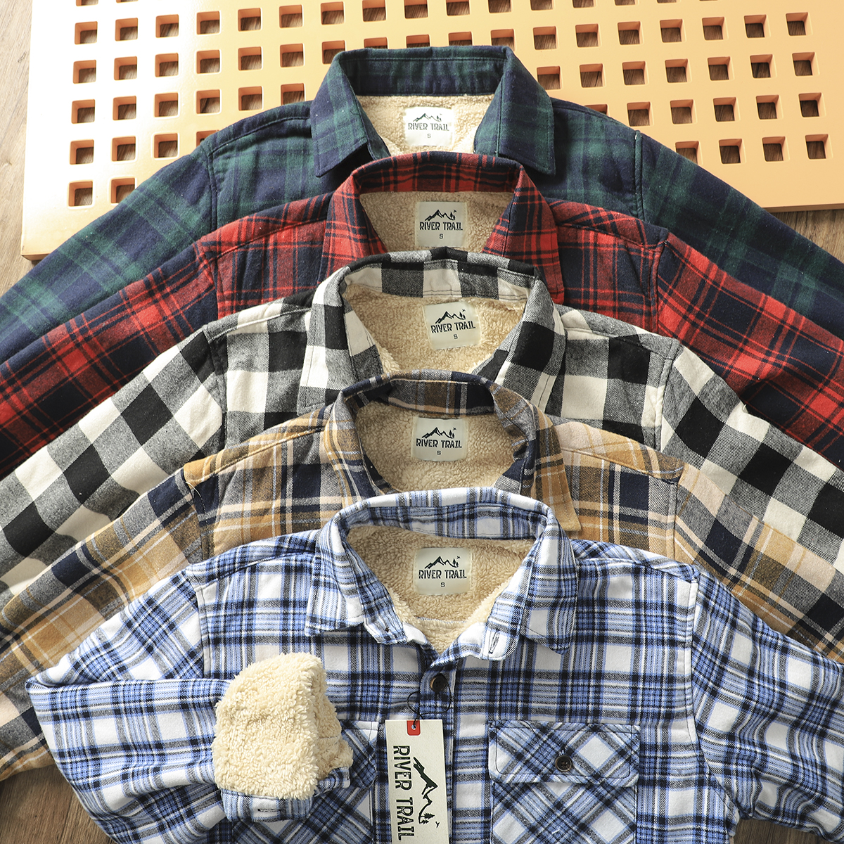 翻领长袖格子羊羔毛衬衫