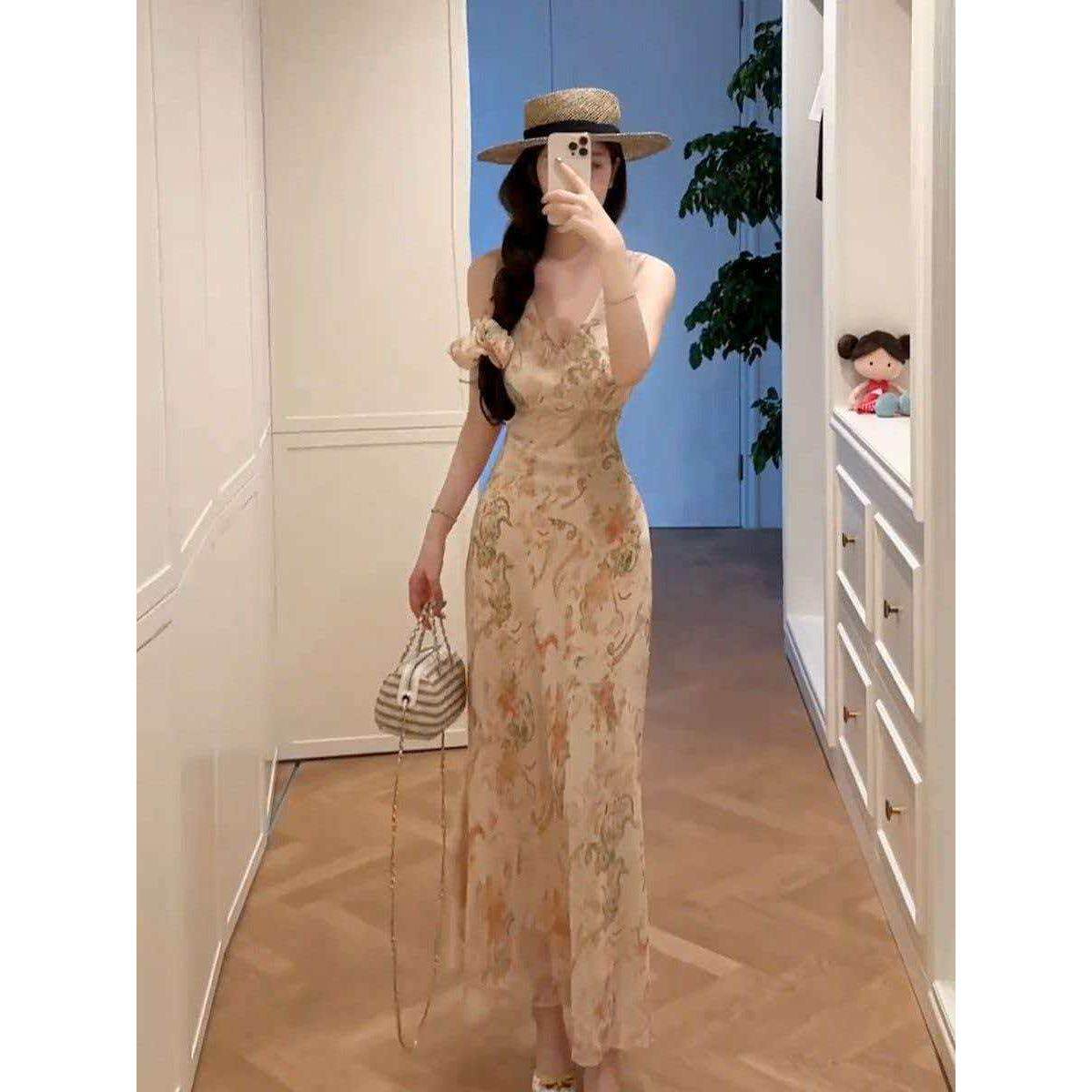 度假风法式晕染印花V领收腰连衣裙女2026夏季新款仙女感吊带长裙